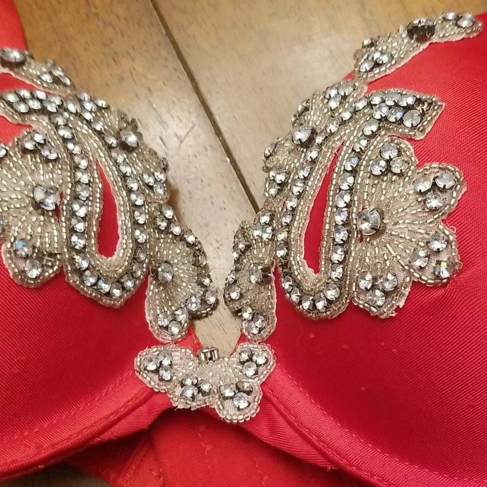 Very Festive Pretty Red Bra size 34C
